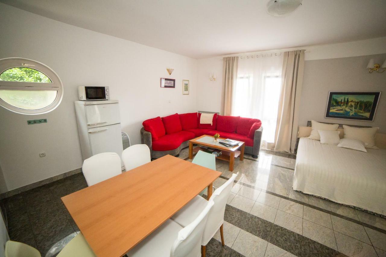 Apartments Villa Majda マトゥリ エクステリア 写真