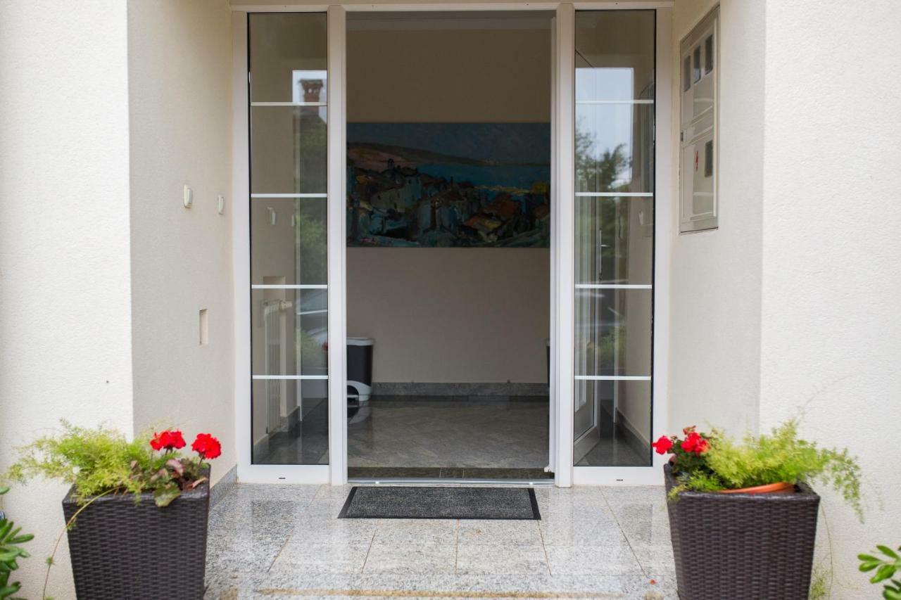 Apartments Villa Majda マトゥリ エクステリア 写真