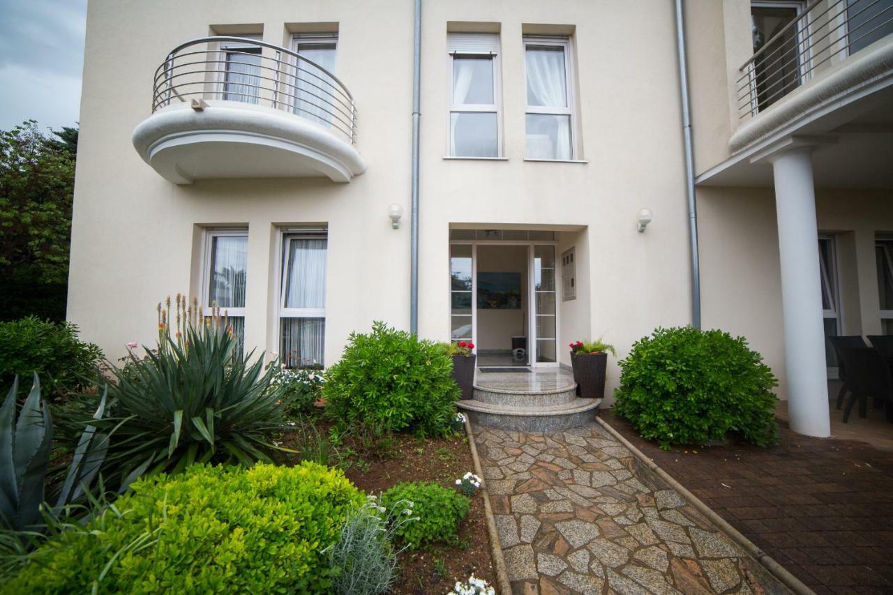 Apartments Villa Majda マトゥリ エクステリア 写真